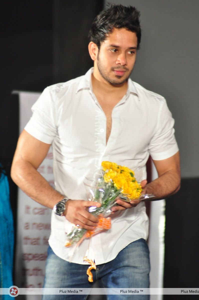 Bharath - Vijay at Urumi Audio Release - Pictures | Picture 125210